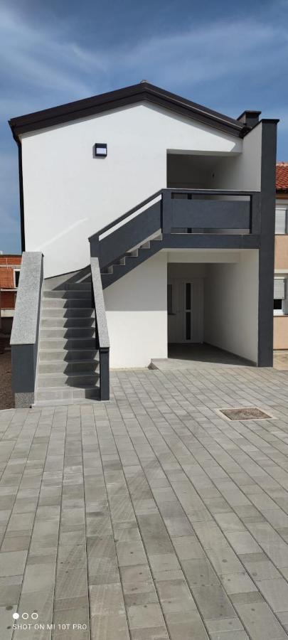 Apartments Alen Vir Exterior foto
